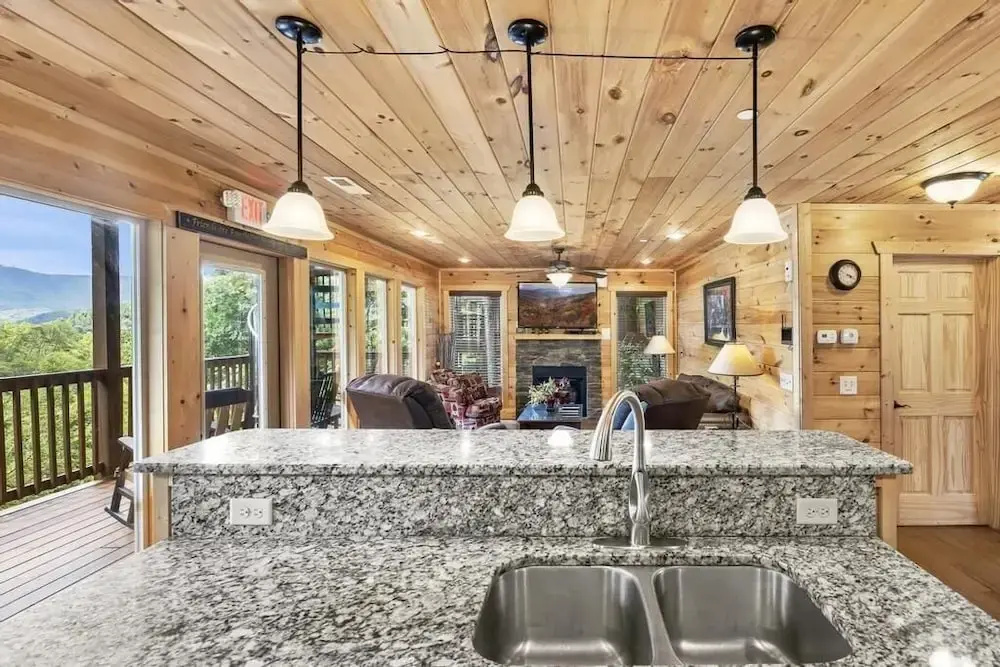 A Perfect Getaway 4 Bedrooms 4 Bathrooms Cabin