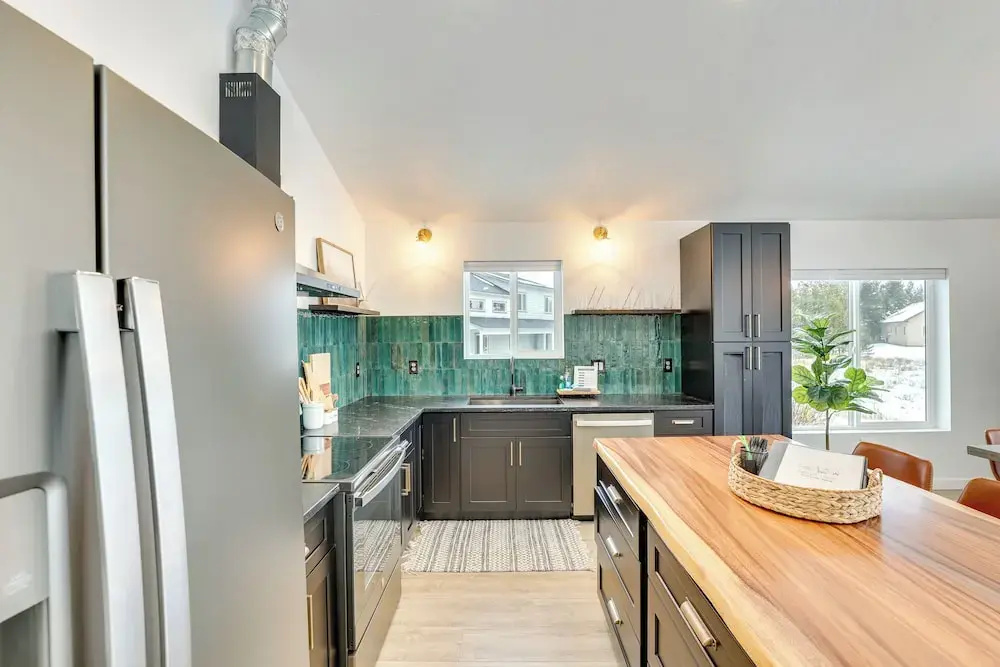 Family-friendly Donnelly Home w/ Private Hot Tub!