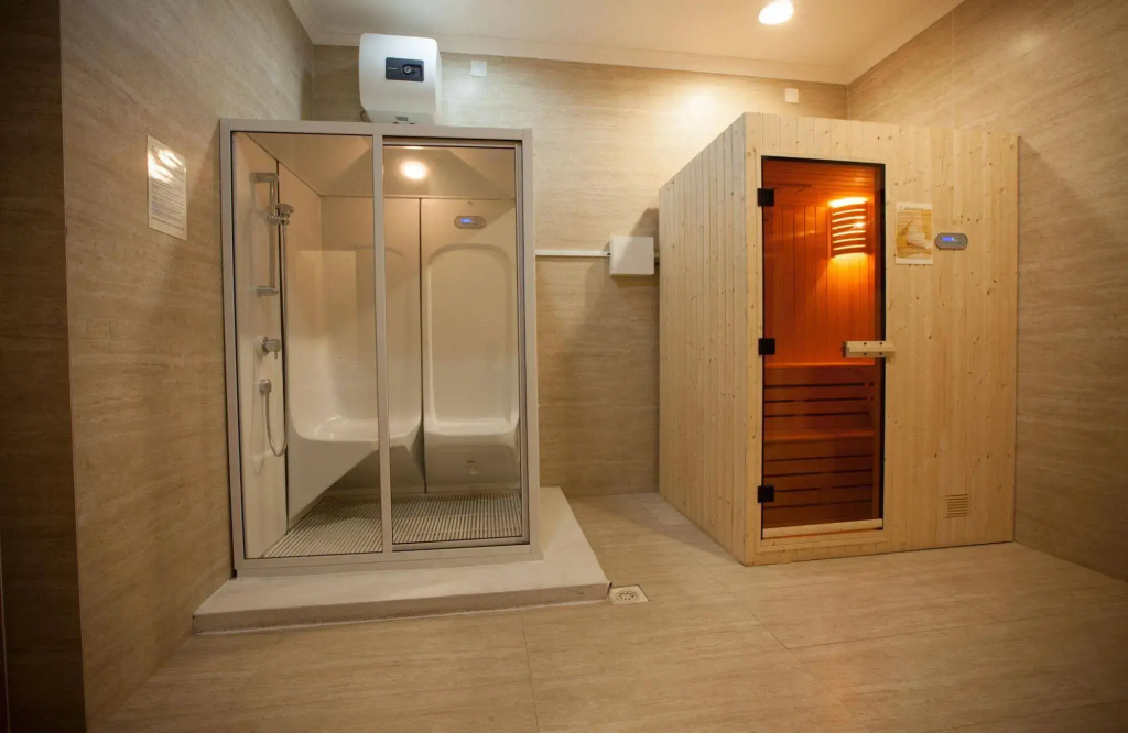 Luna Hotel Zombo