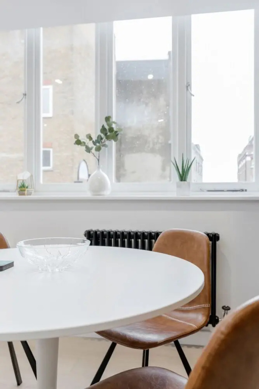 Perfect Holiday Escape - 1 and 2 Bedroom Deluxe Apartments at Liverpool Street