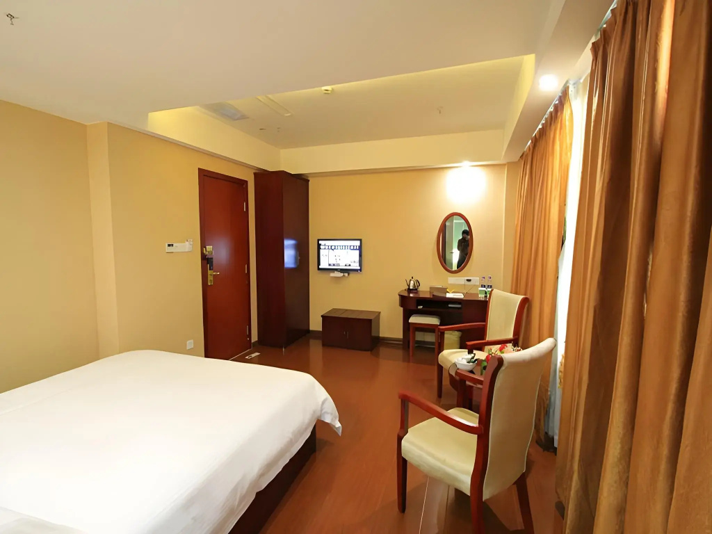 GreenTree Inn Jieyang North Linjiang Road Express Hotel