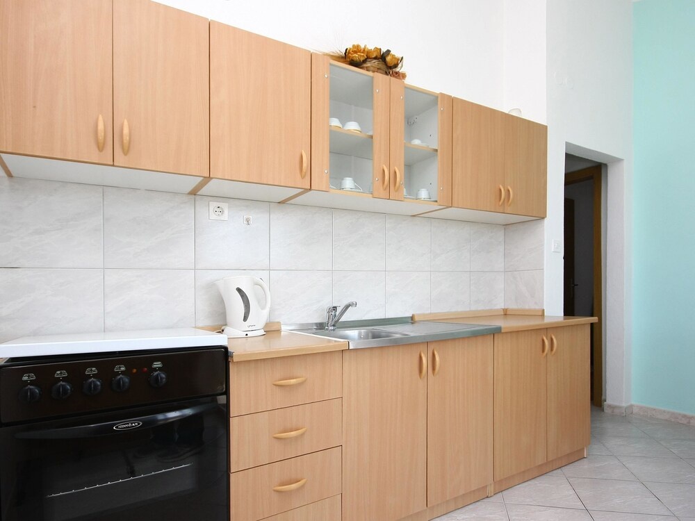Apartments Pleadin / New Renovated one Bedroom A2