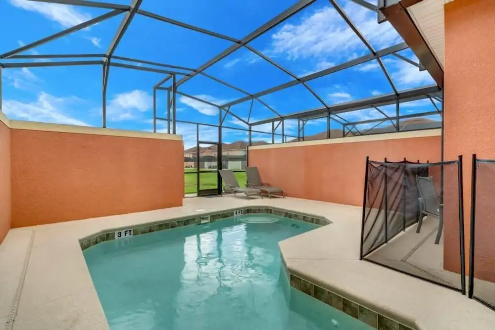 8944cuban 4 Bedroom Townhouse by RedAwning