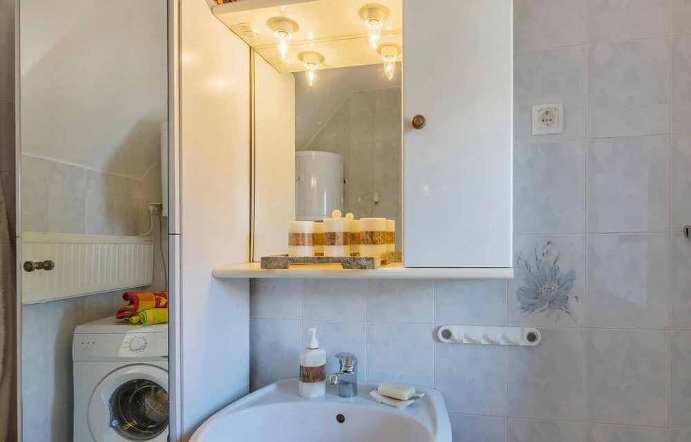1 Bedroom Beautiful Home In Funtana
