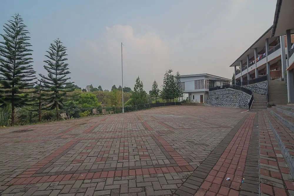 RedDoorz Plus @ Megamendung Puncak Bogor 2