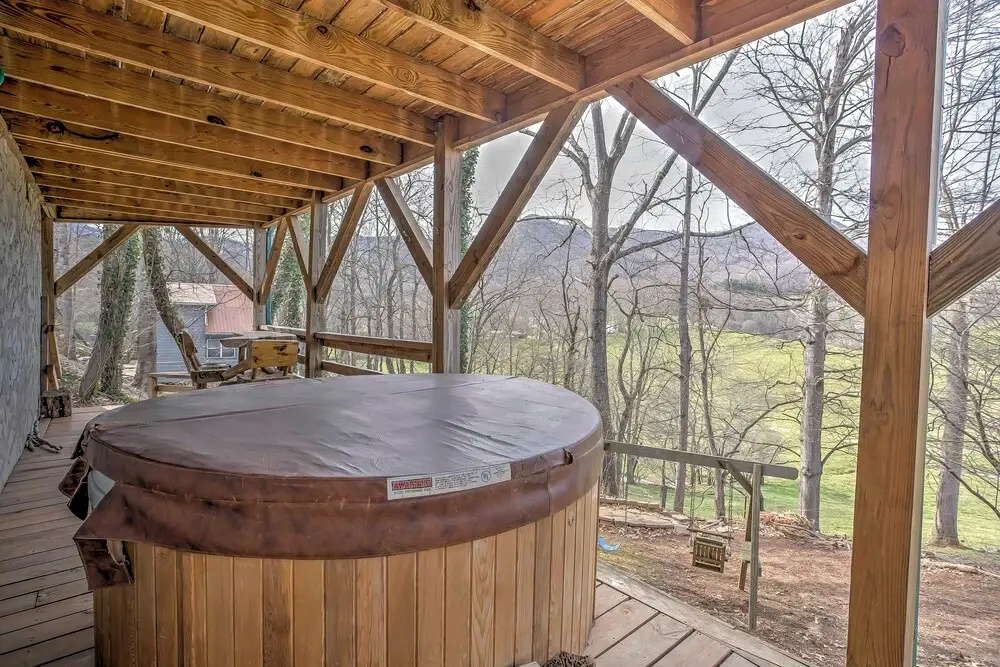 Serene Cabin in the Smokies w/ 2 Decks & Hot Tub!