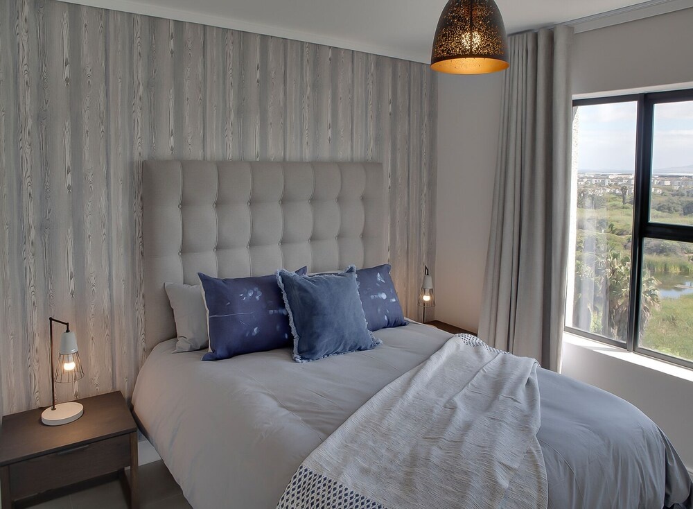 Waters Edge 521