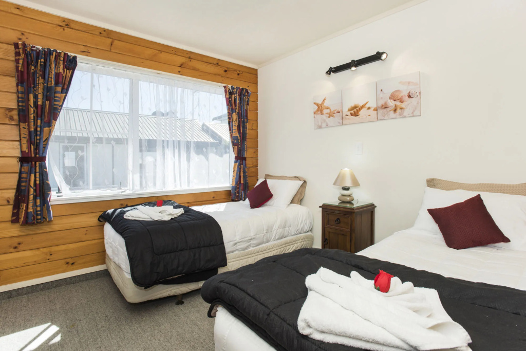 Tudor Park Motel Spacious with kitchens 1 minute walk to restaurant and shopping centre and Gisborne Hospital