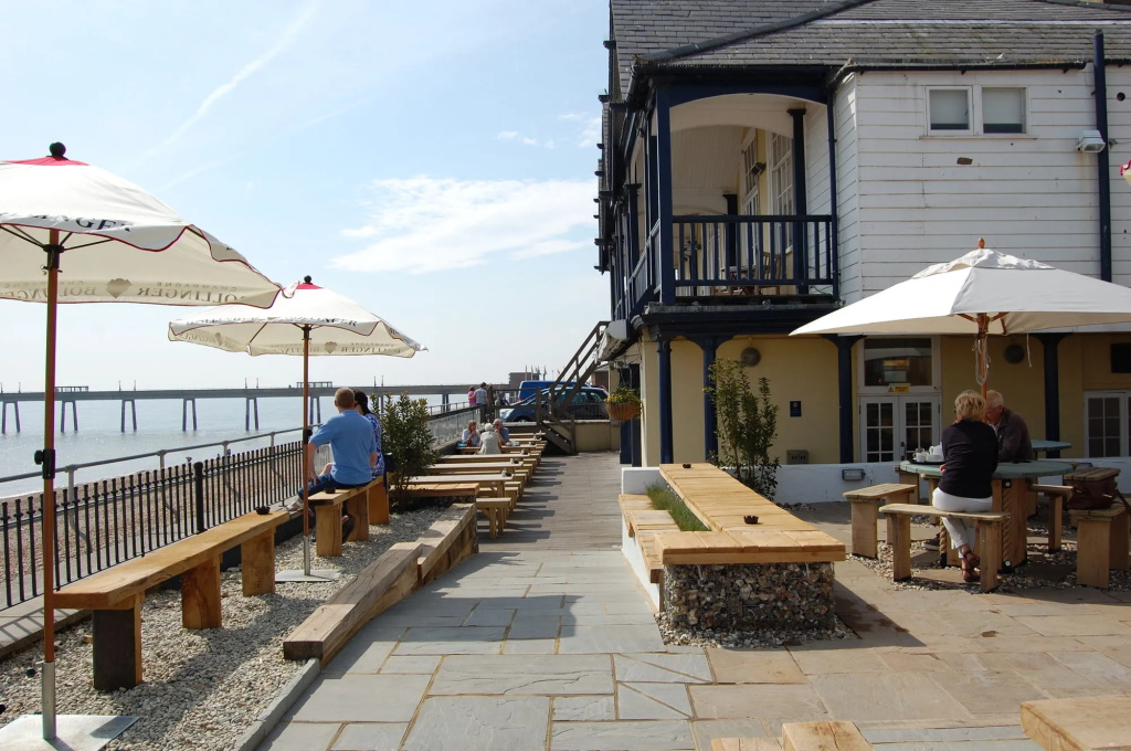 Royal Hotel