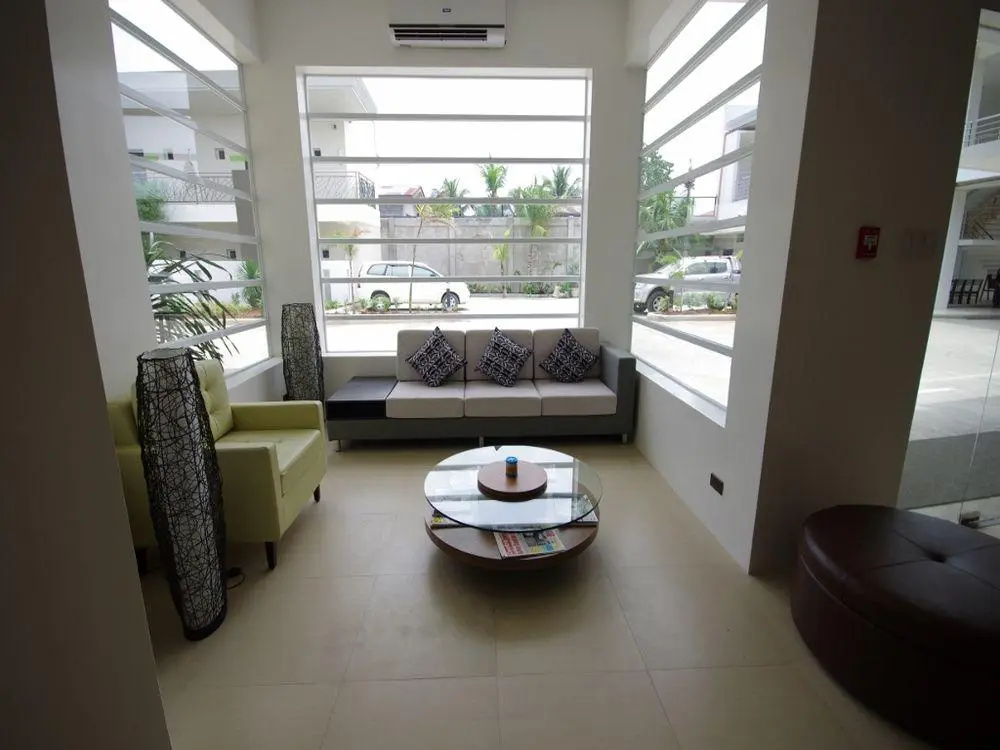 Yhotel