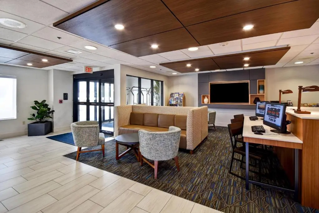 Holiday Inn Express Newport North - Middletown by IHG