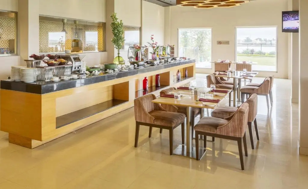 Hotel Naveen Lakeside