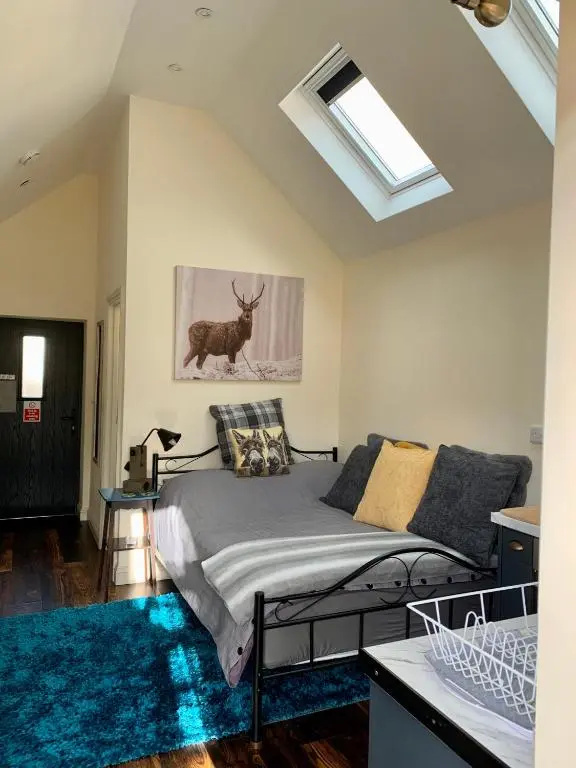 The Snug in Cheltenham, Leckhampton - A Cosy & Unique Space