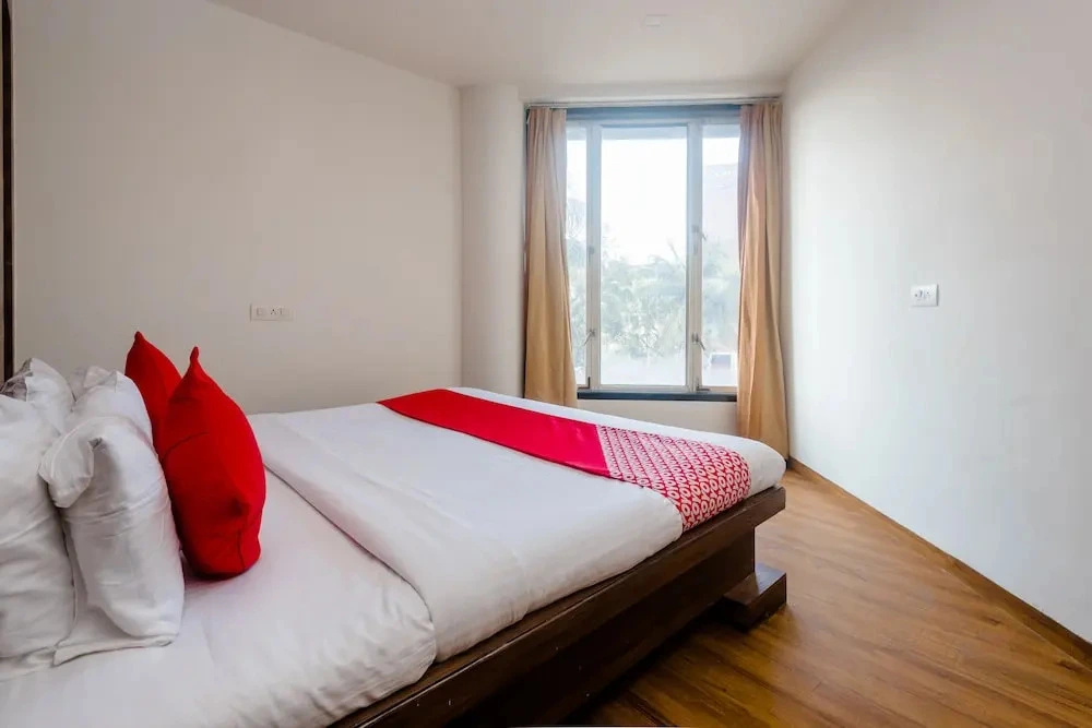 Hotel RR Suites - Near LODHA Xperia Mall