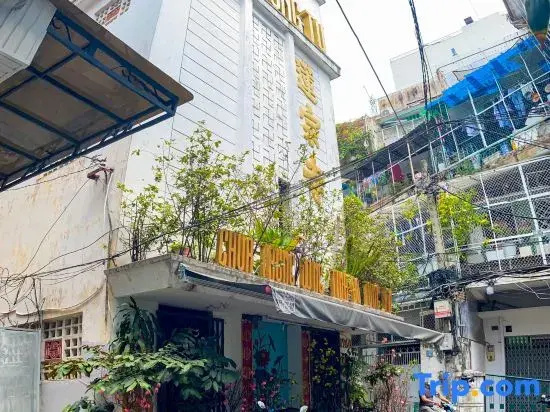 Charming A Little Saigon Apartment - Heart of Vibrant District 1