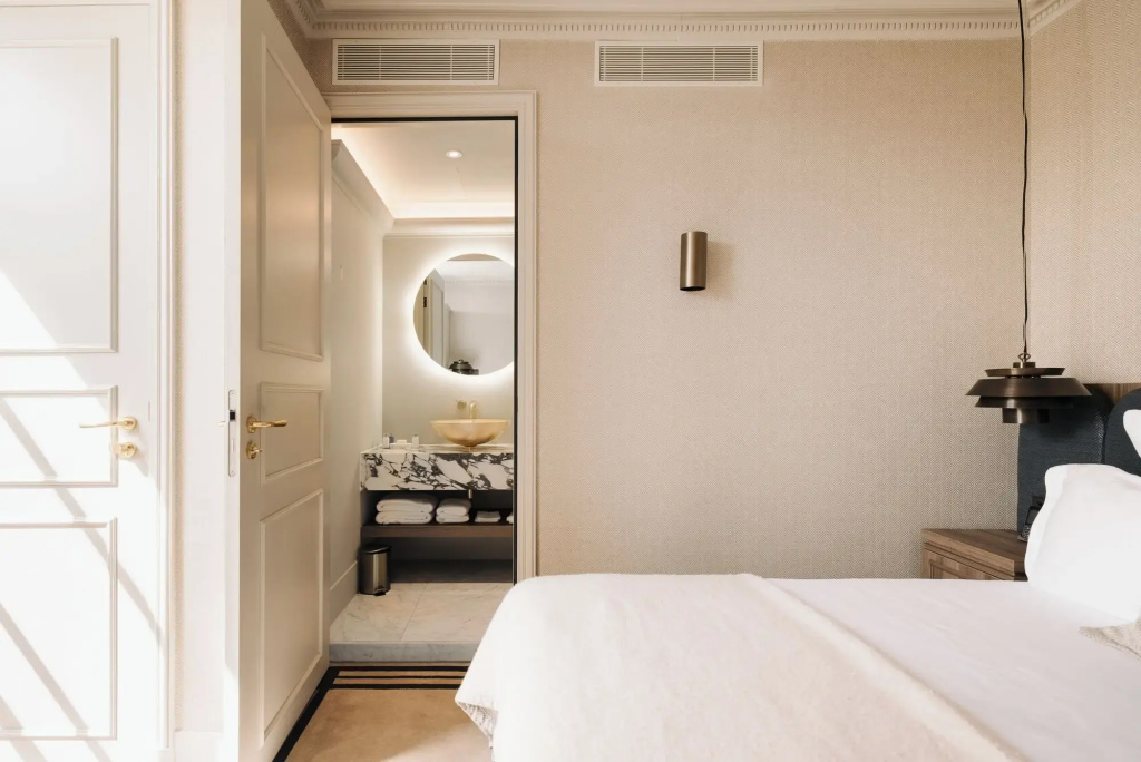 Hotel 717