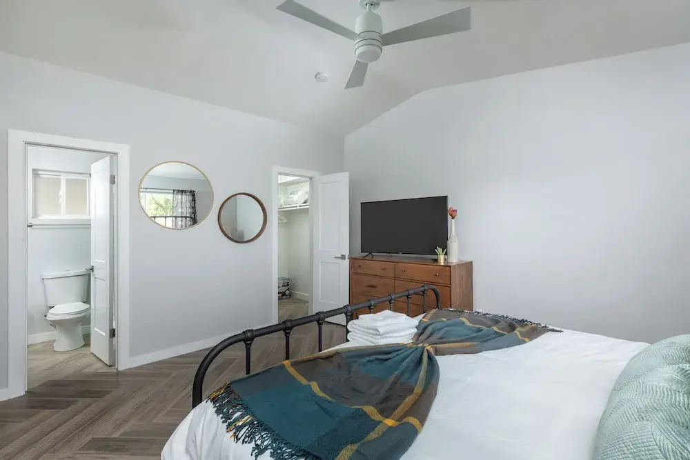 Sunhaven -pool Heat Available - Walk to Old Town