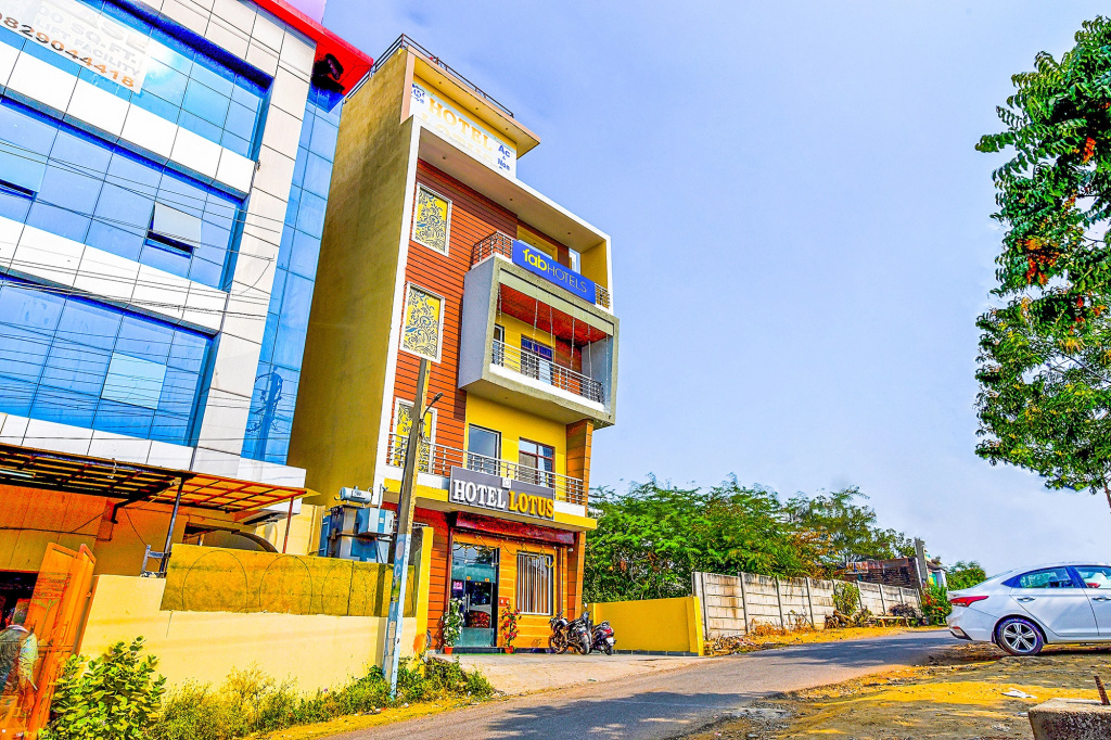 Fabhotel Lotus