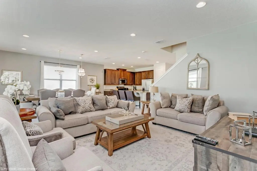 8 Bedroom Vacation Home with Pool 2114