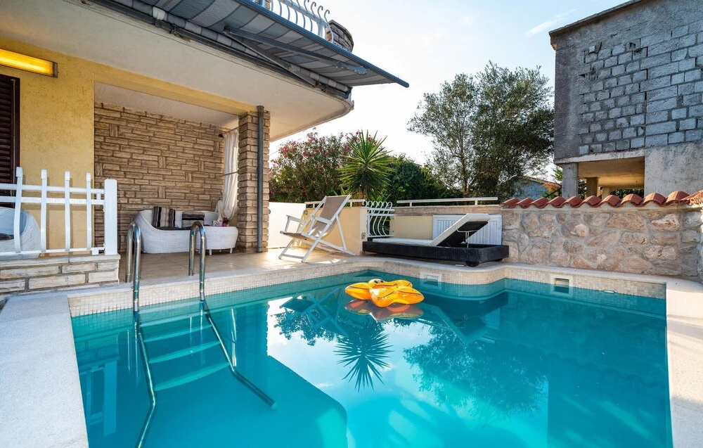 Awesome Apartment in Zdrelac With 3 Bedrooms, Wifi and Outdoor Swimming Pool