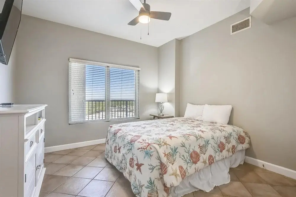 Shores of Panama 2010 - 1 Bedroom + Bunks . Free Daily Activities! 1 Condo by Redawning