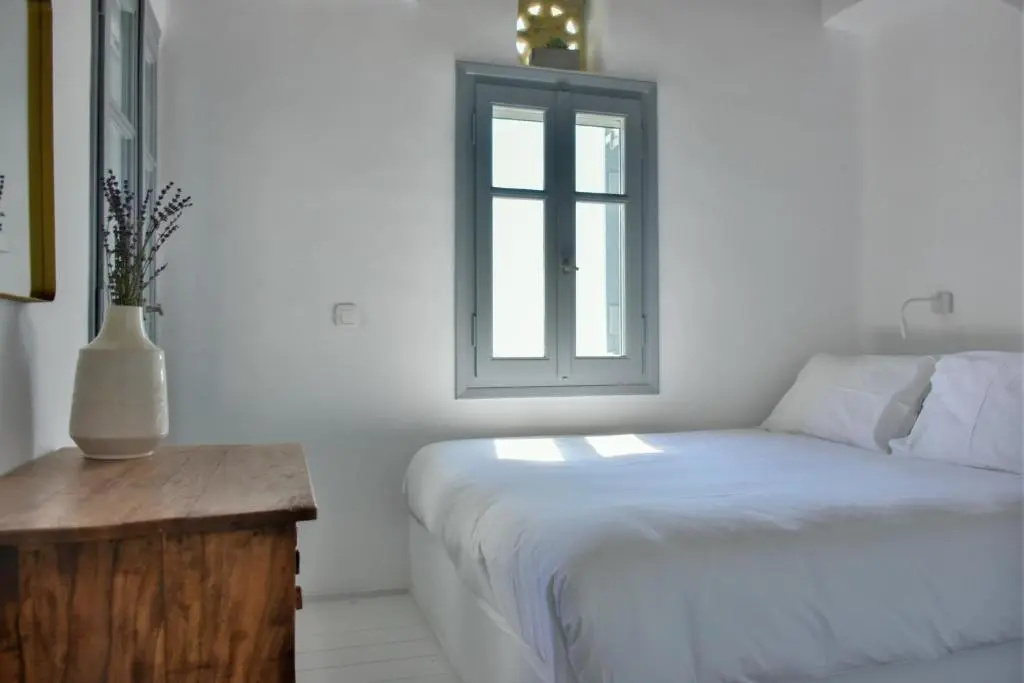 Living Theros Luxury Suites