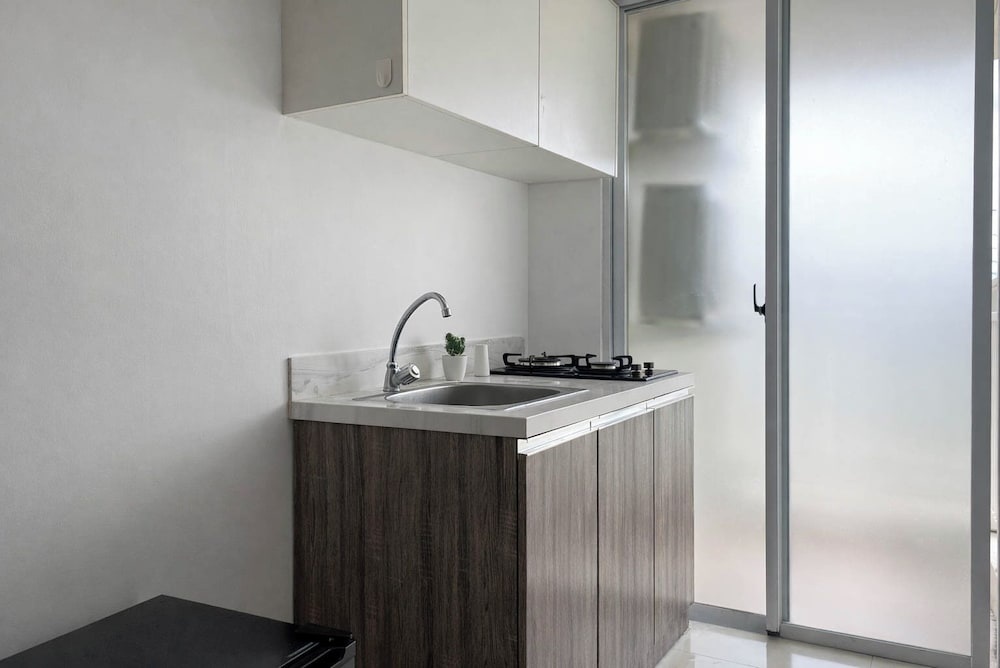 Simple Look 1Br Apartment At Vittoria Residence