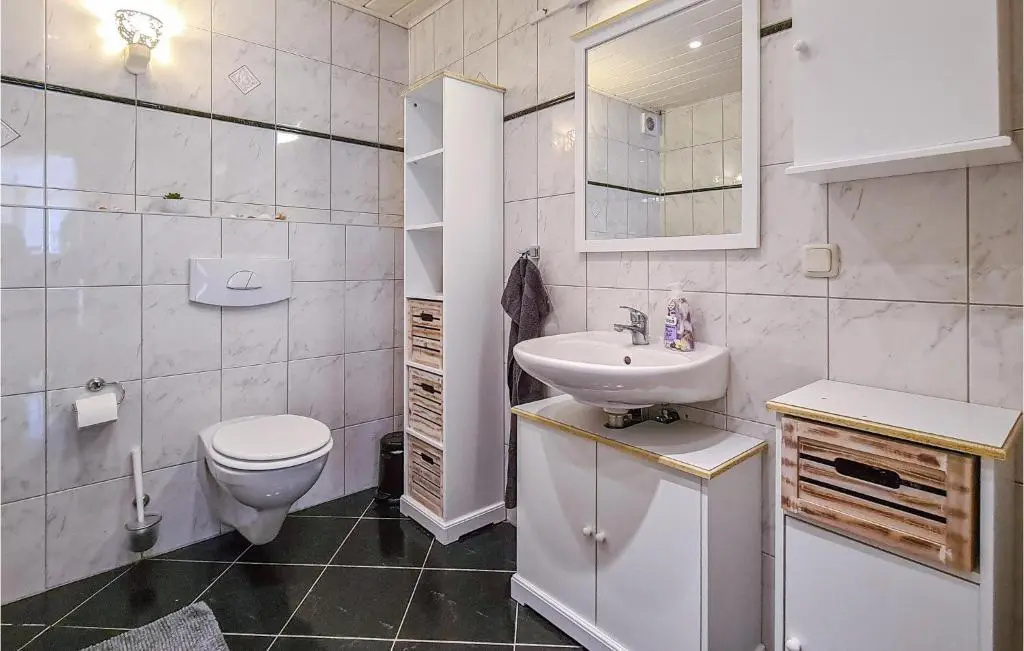 2 Bedroom Awesome Home In Kranichfeld