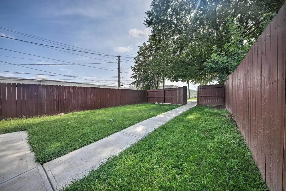 Family-friendly St Louis Home < 6 Mi to Dtwn!