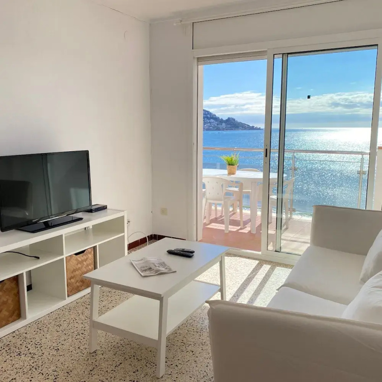 Europa 62 in Roses With 2 Bedrooms and 2 Bathrooms