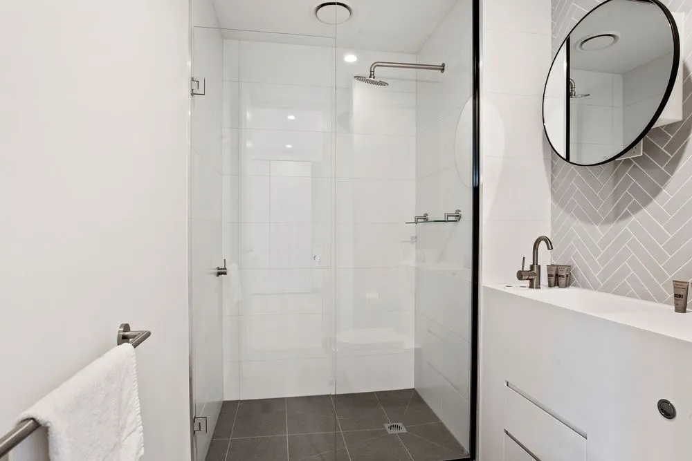 IfStays EQ Tower Apartment