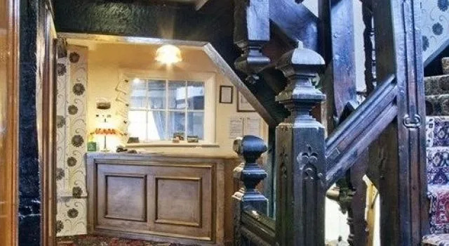 Cain Valley Hotel