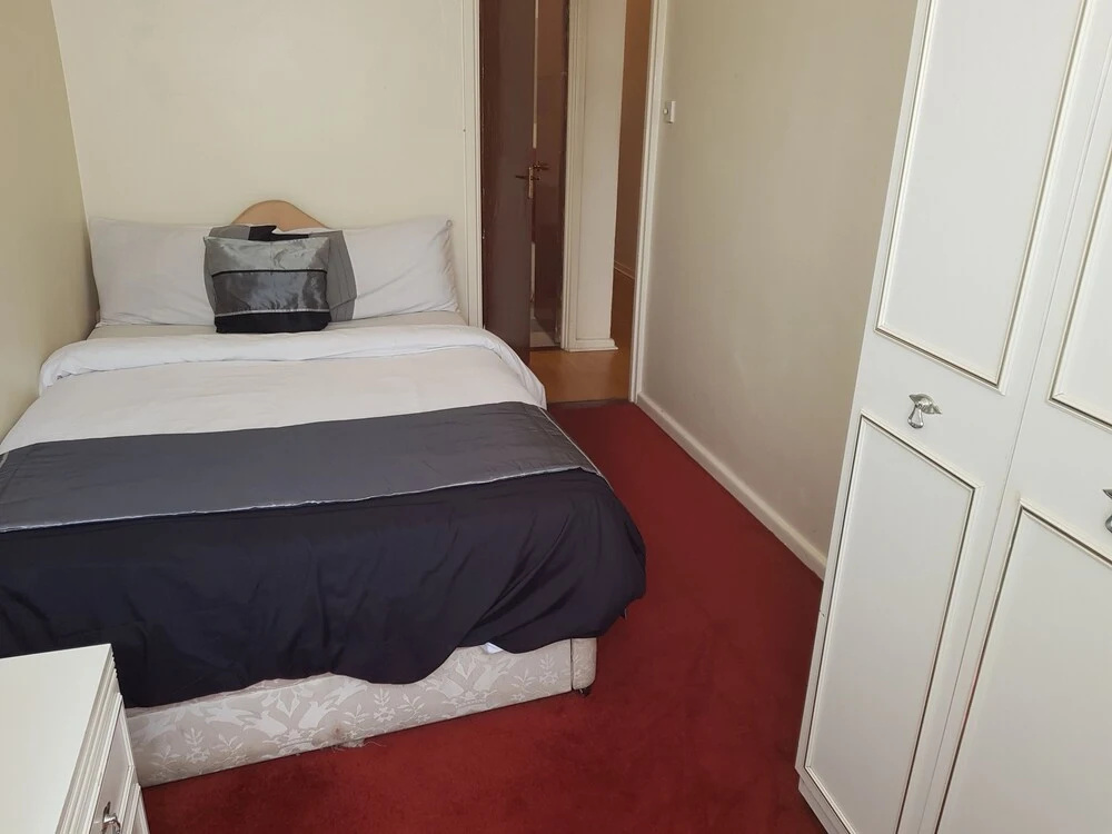 SS Property Hub - London Family Apartment