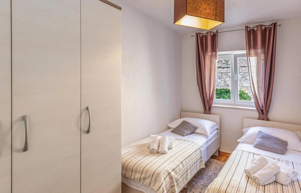 Amazing Home in Makarska with Hot Tub, Sauna & WiFi