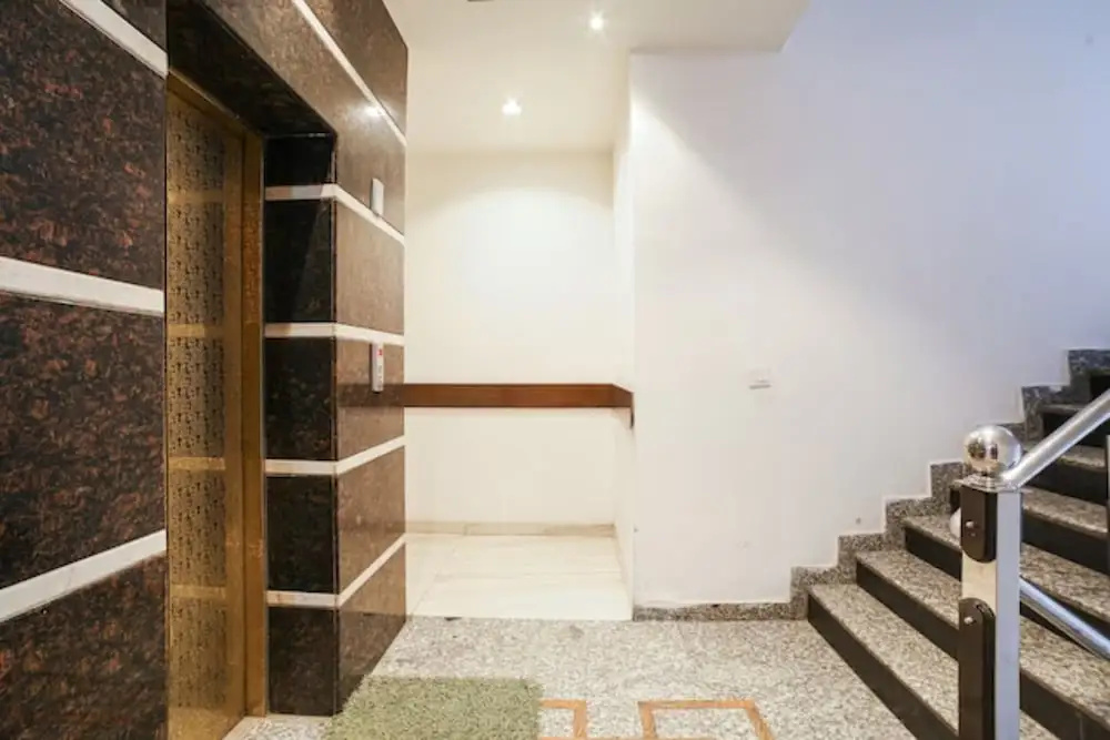 Hotel Hollywood Heights near Railway station