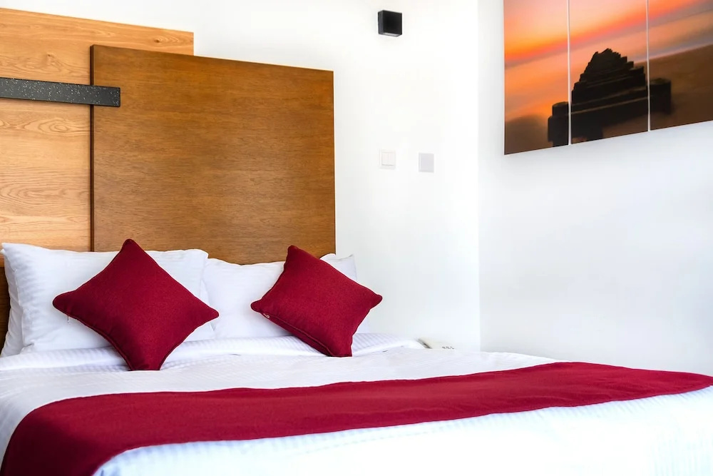 L'Aziz Suites