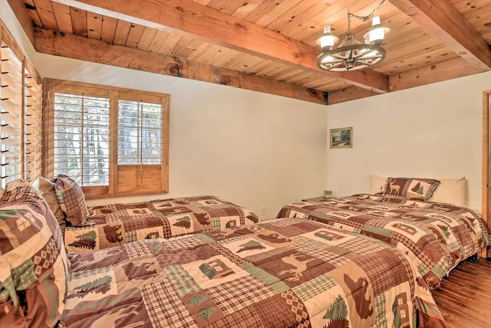 Delightful Family Cabin: Walk to Lake Gregory!