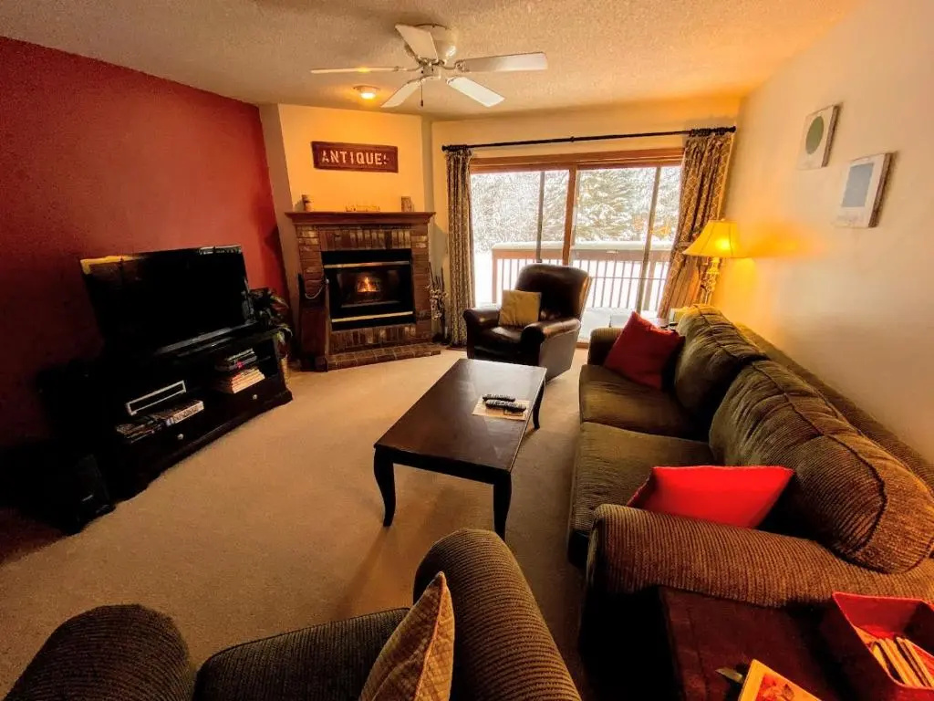 S4 Ski Slope Views Bretton Woods condo with easy access to Mt Washington Skiing White Mountains