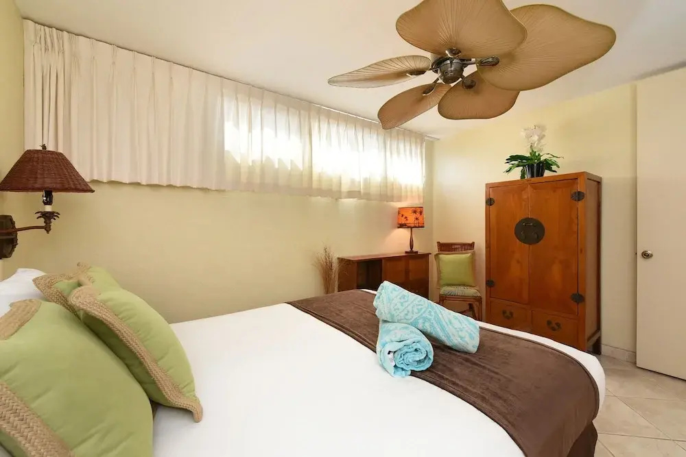 Papakea #a109 1 Bedroom Condo by RedAwning