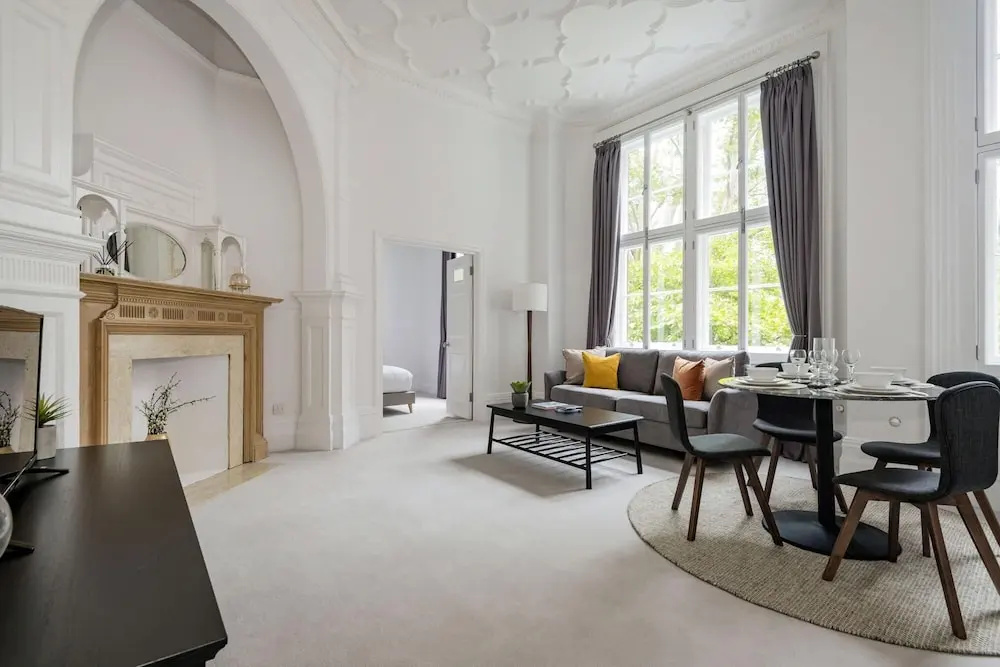 The Pavilion Road Suite Next to Sloane Square