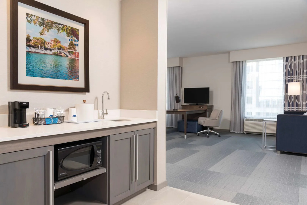 Hampton Inn & Suites Indianapolis-Keystone, IN