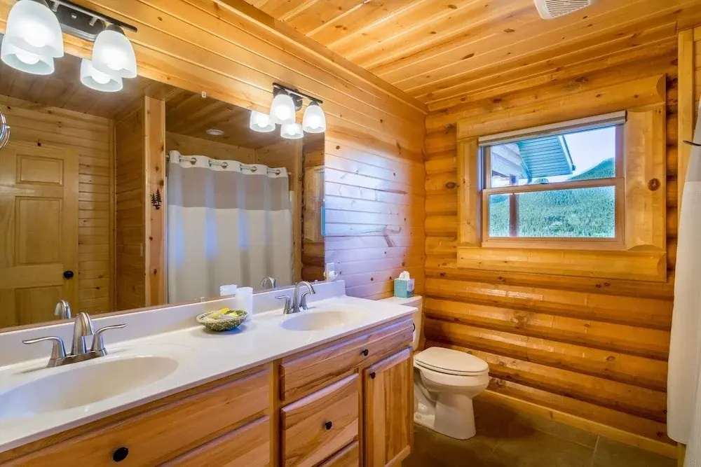 Armstrong Luxury Log Vacation  At Windcliff 4 Bedroom Home by RedAwning