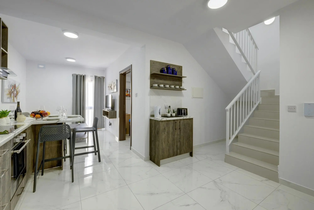 Chic 2BR Penthouse Steps From the Promenade