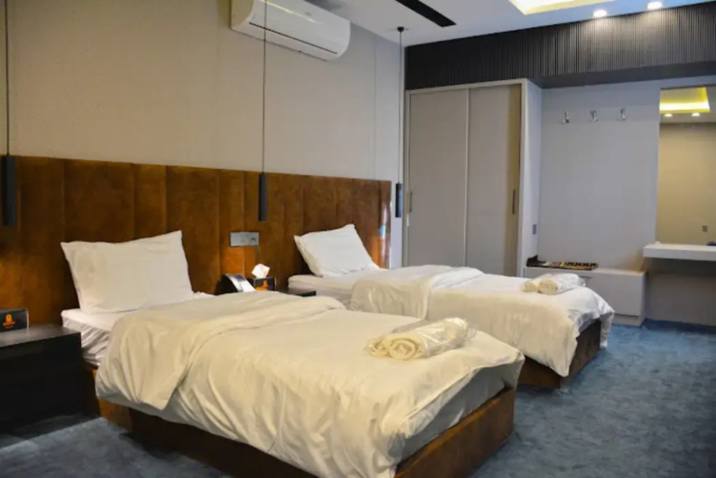 Dragon Hotel