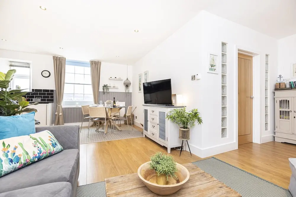 Stunning 1-bed Apartment Overlooking Swanage Bay