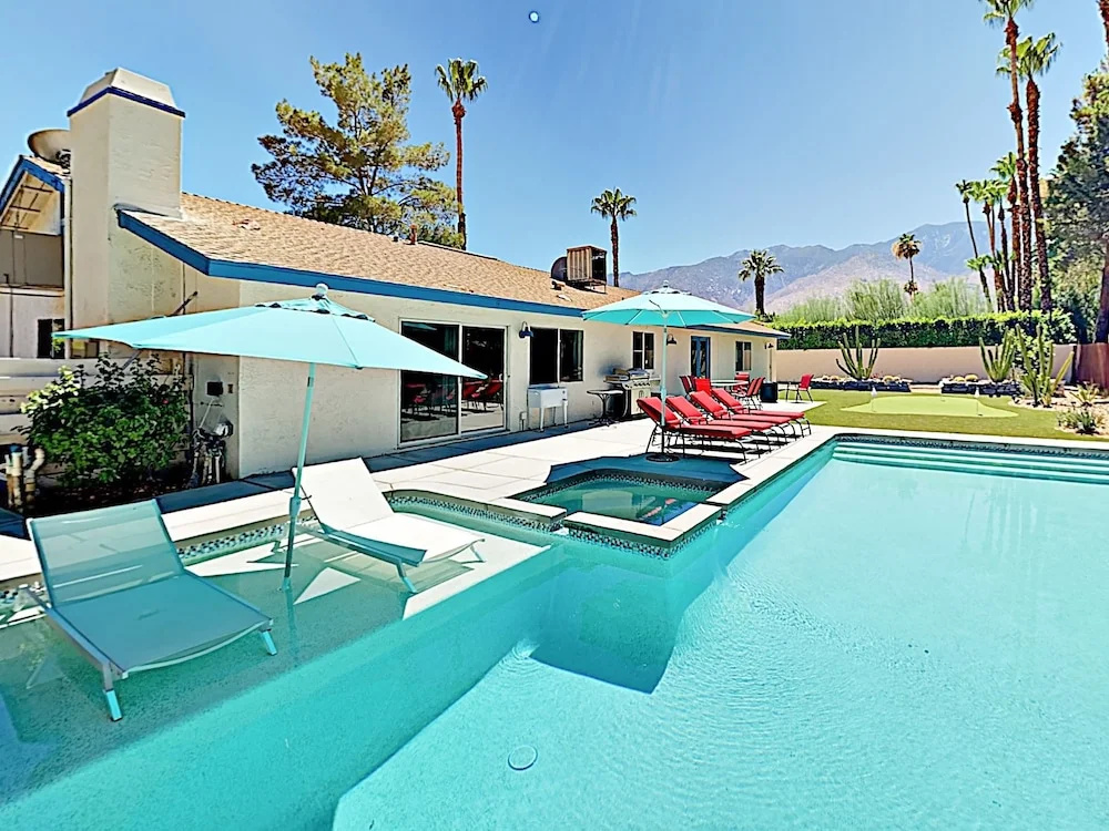 Contemporary - 5 Br Home