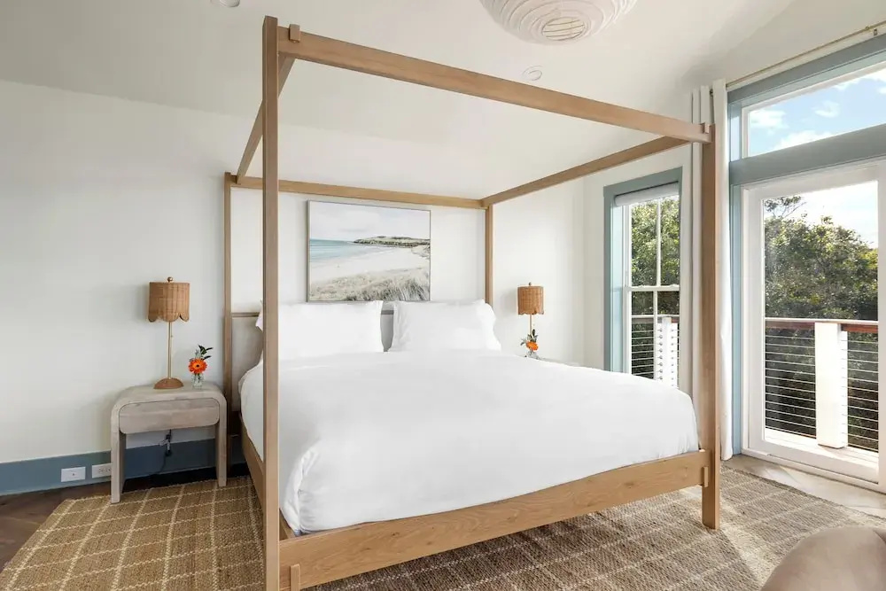Regatta Inn