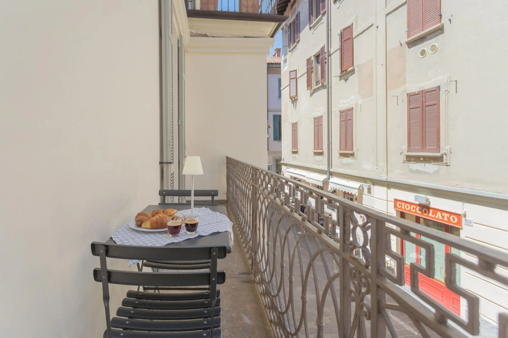 Via Indipendenza 45 in Como