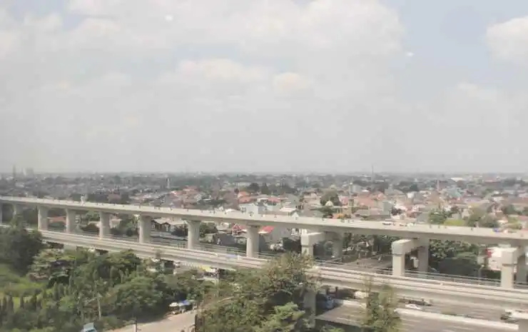 Cozy Studio Apartment at LRT City Jatibening By Travelio