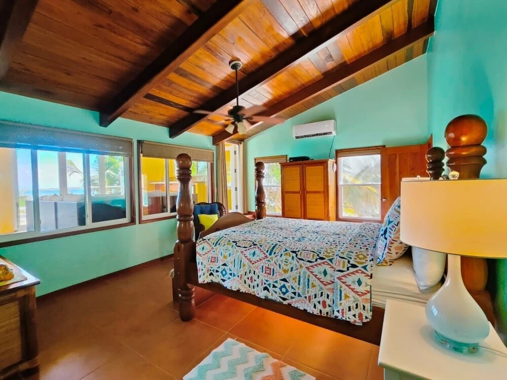 Casa De Bonita 4 Bedroom Home by RedAwning